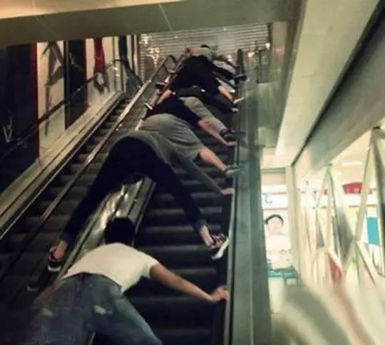 吃瓜奇葩电梯视频,吃瓜群众意外发现惊人一幕