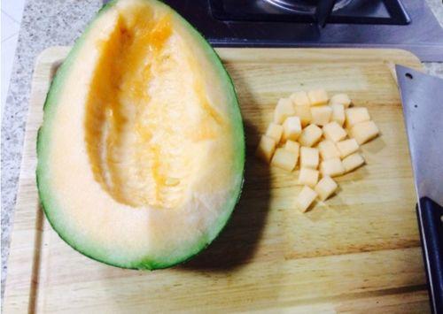 老三吃哈密瓜视频,甜蜜滋味，共享欢乐时光