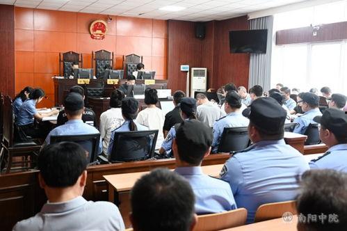 法院庭审吃瓜事件视频,视频曝光法庭奇观瞬间