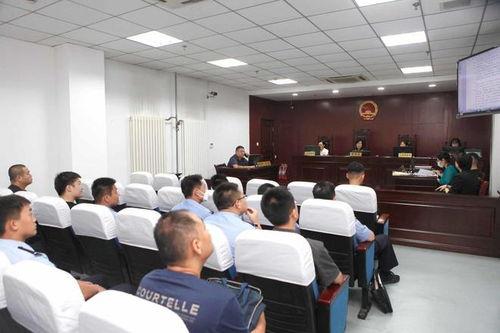 法院庭审吃瓜事件视频,视频曝光法庭奇观瞬间