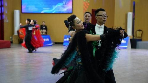 廊坊跳舞视频吃瓜,吃瓜群众围观舞蹈盛宴