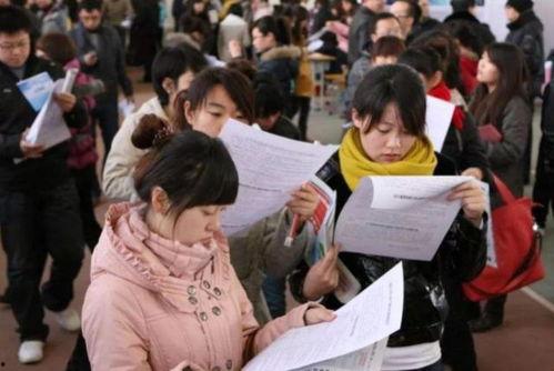 大学生在校吃瓜视频下载,大学生校园生活趣味瞬间大揭秘