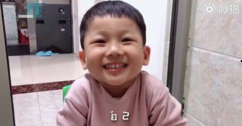 小男孩搞笑吃瓜视频,小男孩搞笑吃瓜，萌态十足引网友爆笑