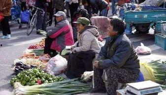 摆摊被砍吃瓜视频,摆摊惨遭砍伤，吃瓜群众围观现场