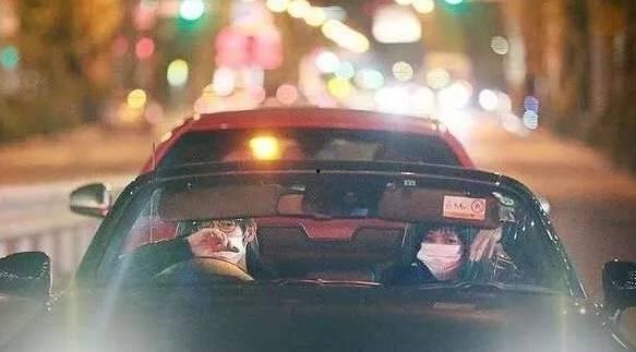 吃瓜看戏撞车视频,视频记录惊魂一幕