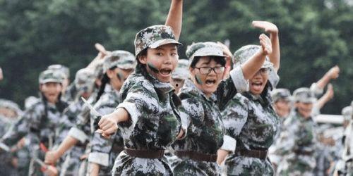 大学军训跳舞视频吃瓜网,大学新生舞蹈视频走红，吃瓜网友热议