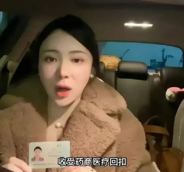 主播们吃瓜大树视频,揭秘网红主播吃瓜大树视频背后的故事