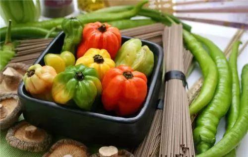 吊瓜能蒸着蘸蒜吃吗视频,蒜香浓郁，美味可口